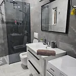 شقة Dora