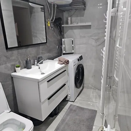 Dora 茨里克韦尼察