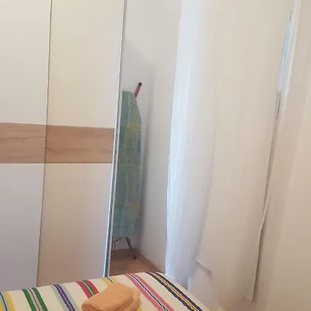 Dora Apartment *