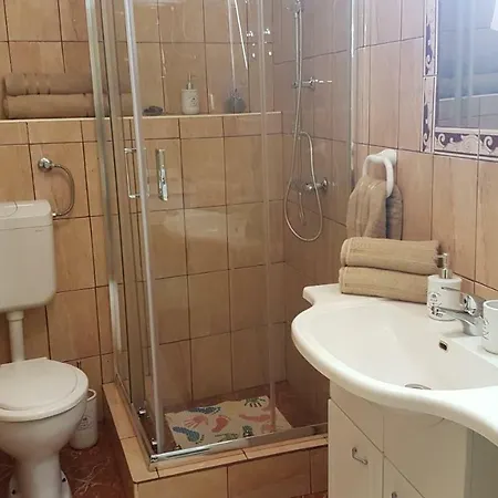 Dora Apartment *